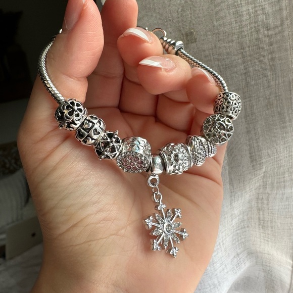 BRAND NEW Silver Holiday Charm Bracelet with 9 slide on artisan beads - Picture 11 of 13